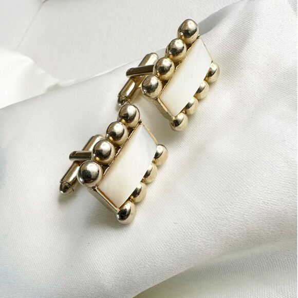Vintage Rectangular Mother of Pearl and Gold-Tone Cufflinks - Picture 1 of 4